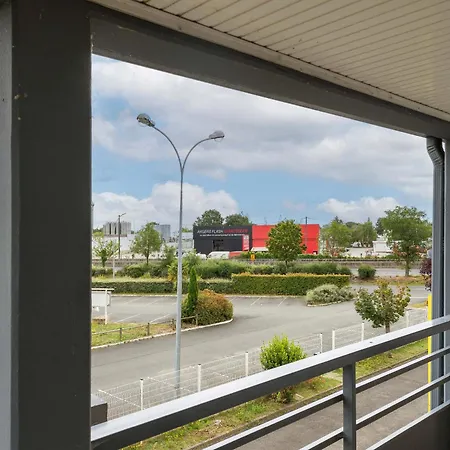 Angers 1 מלון 2*