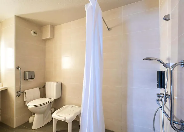 מלון Angers 1 2*